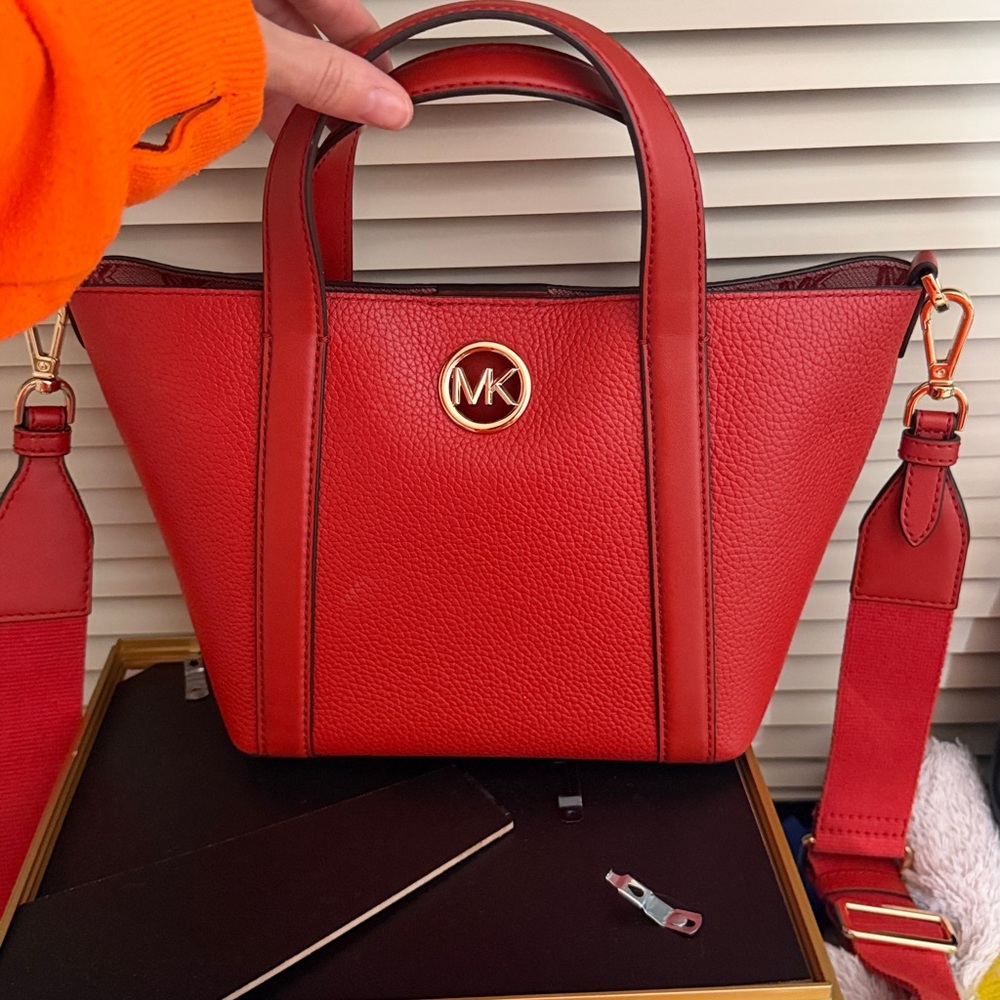 Michael Kors Red Pebbled Leather Tote with Gold MK Emblem - Picture 4 of 6